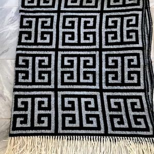 Home Accents - Gorgeous throw!